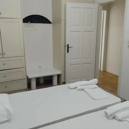 Paros - - 2 Bathrooms *